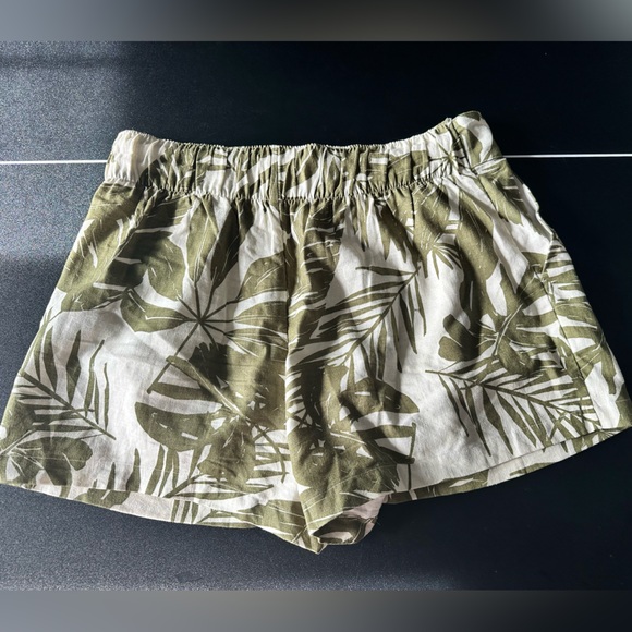Abercrombie & Fitch Tropical Palm Shorts - Picture 5 of 5